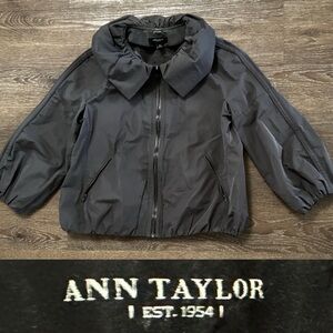 ANN TAYLOR Cropped
Bubble Sleeve Jacket
Womens Size M Medium Gray Zip
Front EUC